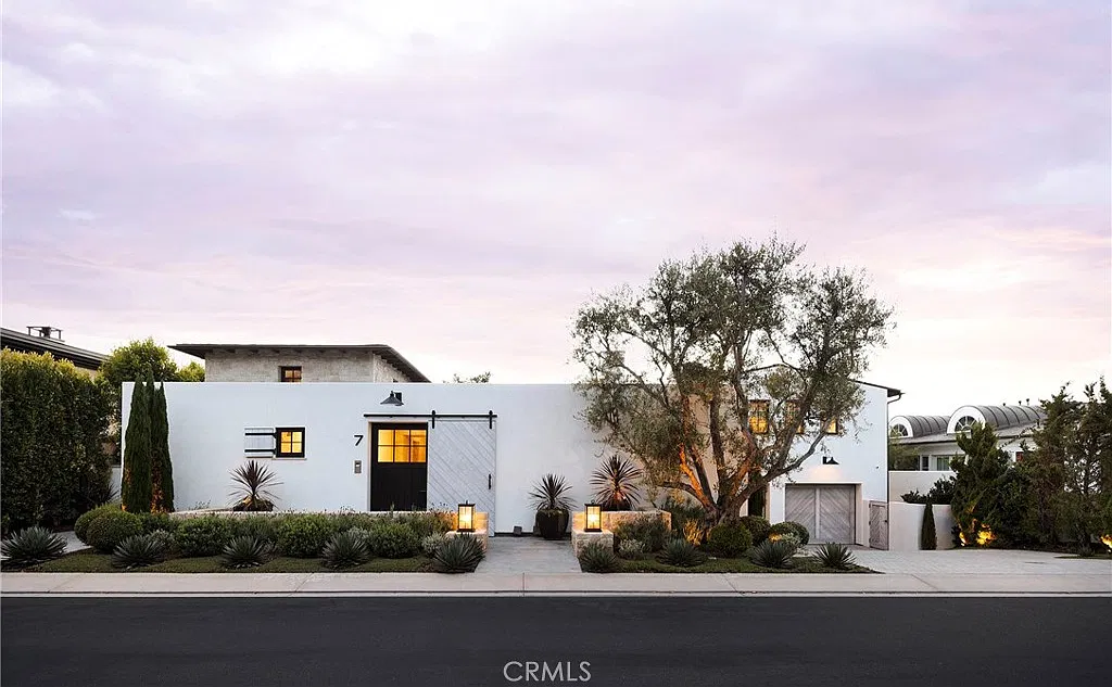6 bed, 7.5 bath, 6934 sqft, $49,000 — Photo 1