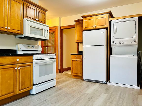 2nd image of 18 Grand St