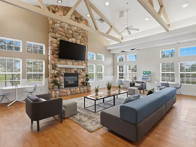 The Landings at Chandler Crossing - Student Living Priced per Bed — Photo 34