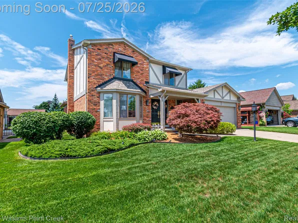 44333 Pentwater Dr, Clinton Township, MI 48038
