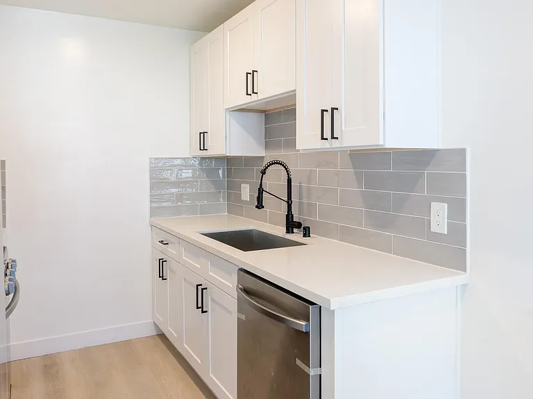 7556 Herschel Ave — Photo 5