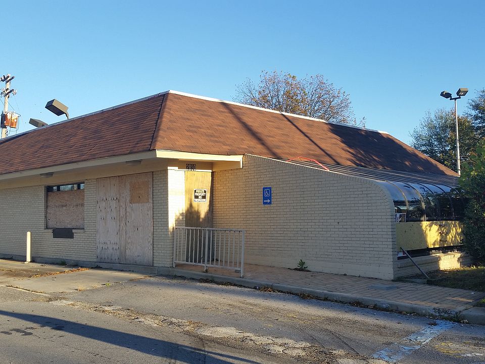 1st image of 2850 Lamar Ave