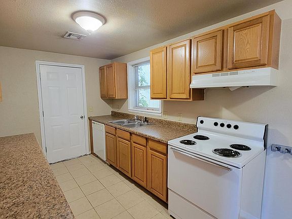 3rd image of 1640 Lariet Ln