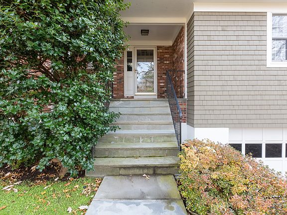 5 Shady Brook Ln Old Greenwich-print-007-006-Exterior-3000x2000-300dpi.jpg