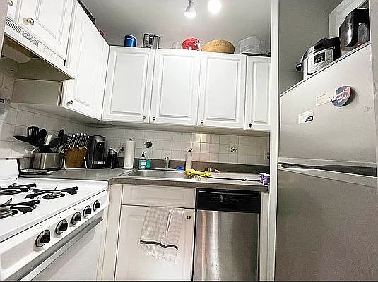 1st image of 239 W 13th St #2