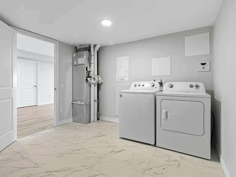425 Watson Pkwy N — Photo 16