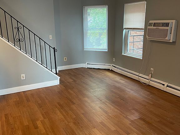 5th image of 212 E Clifton Ave #30