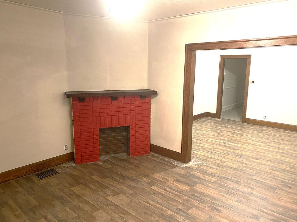 1st image of 90 Rowland Ave #90