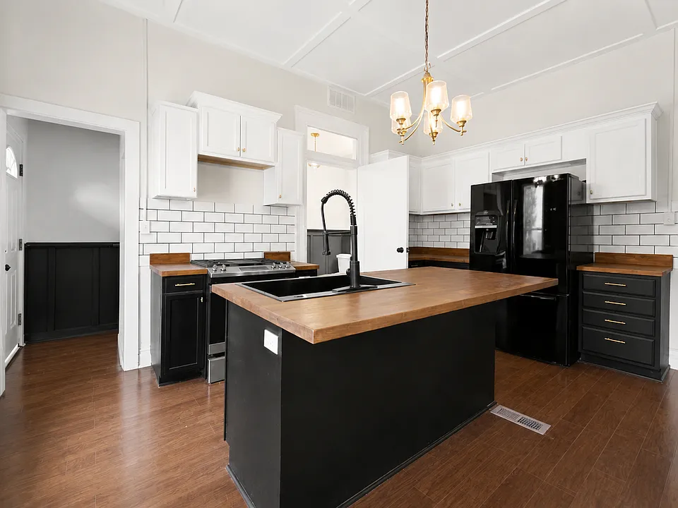914 E Muhammad Ali Blvd #1F