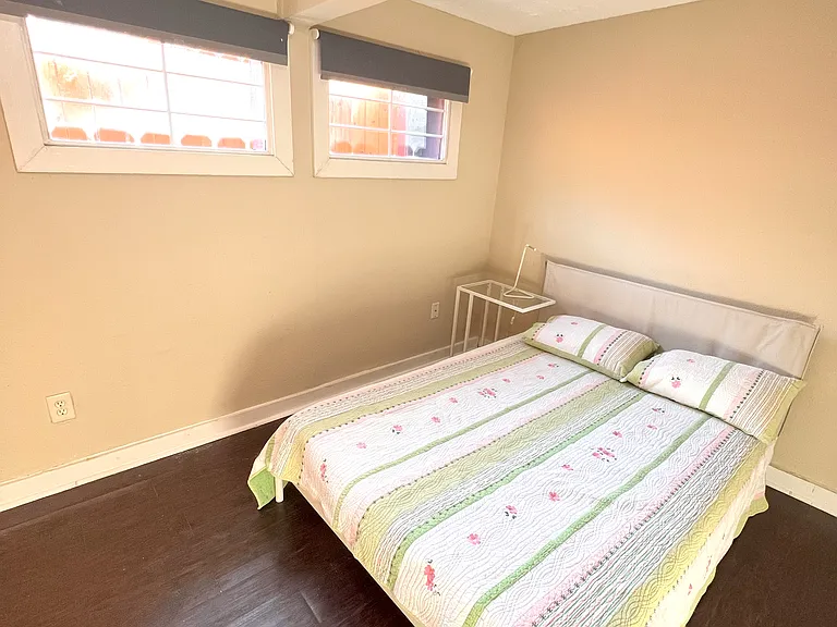 4704 Chenevert St — Photo 13