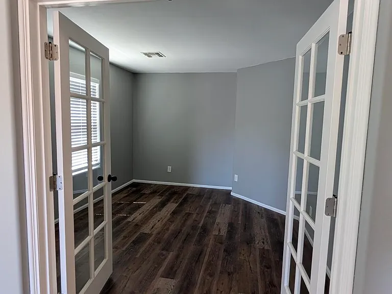 1377 E Pryor Rd — Photo 16
