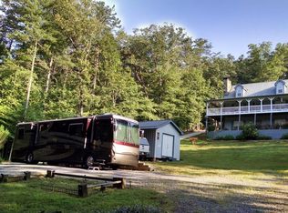 243 Santa Pera Dr, Cleveland, GA 30528