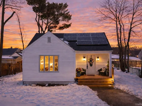 255 Elmore St, Central Islip, NY 11722