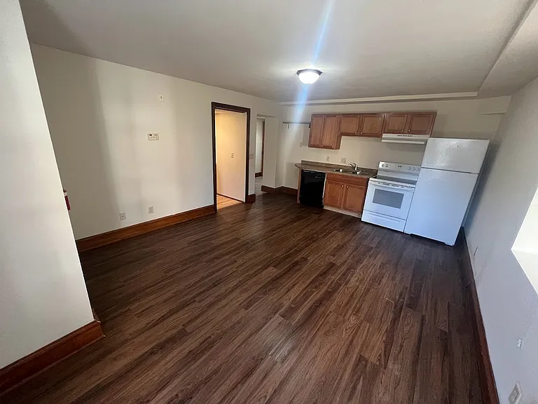 609 E Gorham St #G102 — Photo 2