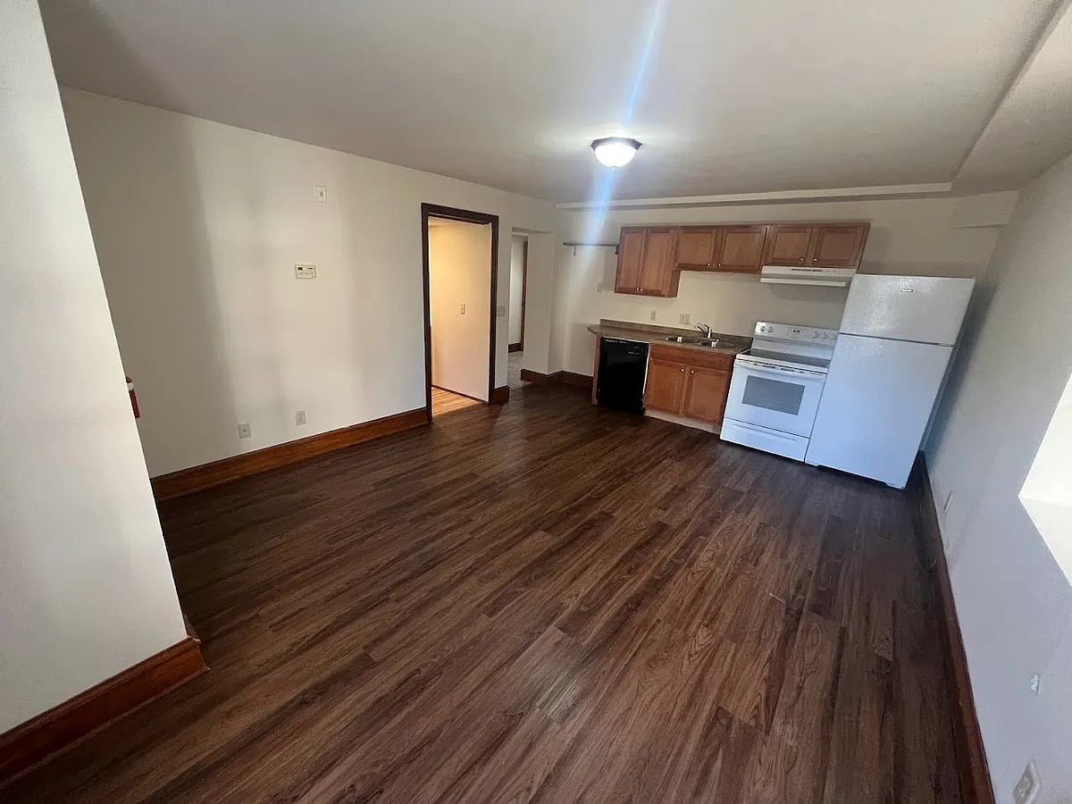 Building Photo - 609 E Gorham St #G102