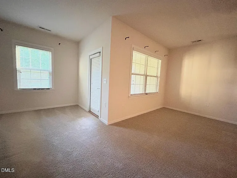 403 Daylin Dr — Photo 33