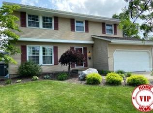 961 Woodview Dr, Ashland, OH 44805