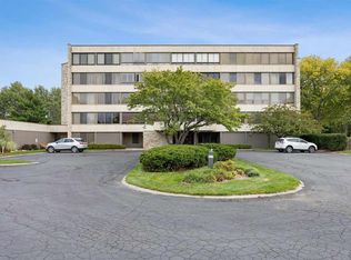 820 Club House Rd UNIT 2E, North Liberty, IA 52317