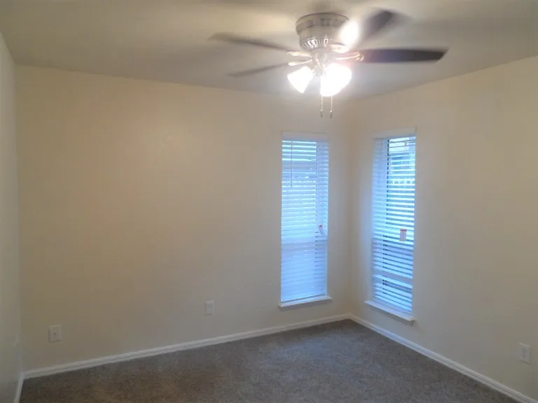 201 Wellington Ln — Photo 6