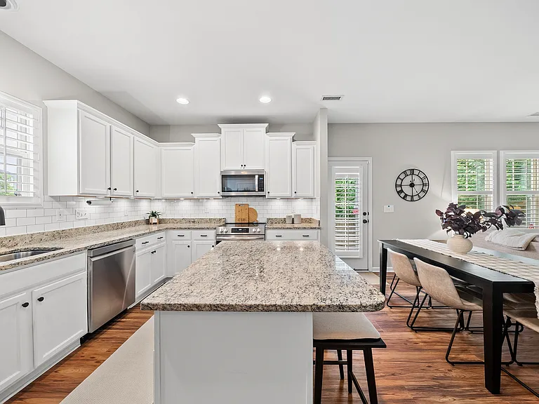 919 Award St — Photo 23