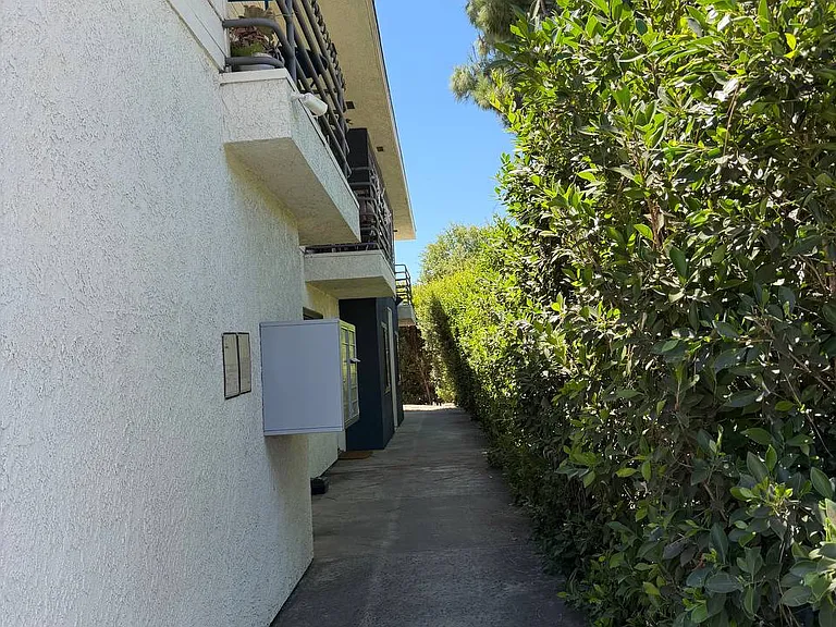 5500 Vesper Ave #4 — Photo 34