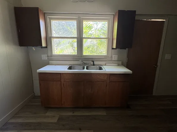 603 N Thompson St, Pratt, KS 67124