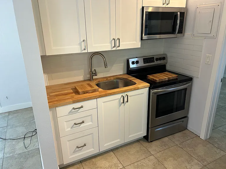 1308 NE 14th Ct #1304 — Photo 8