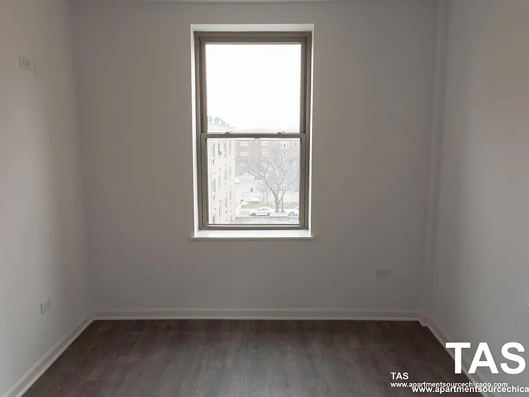 940 W Winona St #604 — Photo 2