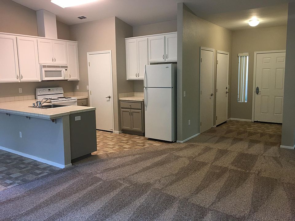 1st image of 620 Pearl Pl APT D