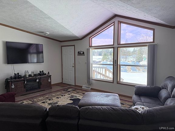 5th image of 115 County Rd