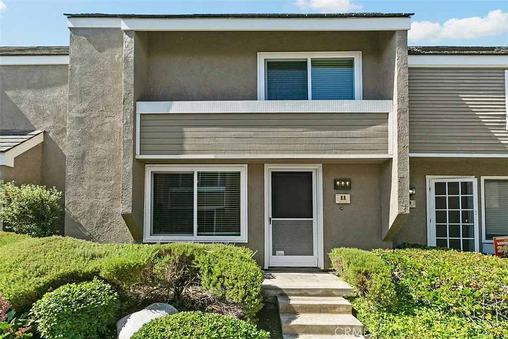 3 bed, 1.5 bath, 1123 sqft, $3,750 — Photo 2