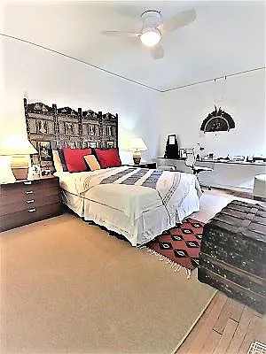 Sold by R New York | media 9