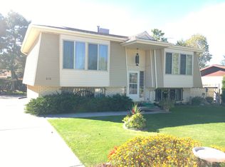 876 E Larkspur Dr, Sandy, UT 84094