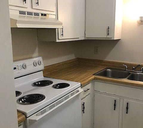3rd image of 915 Ewing Blvd APT 13