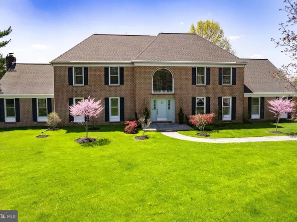 1 Hart Ct, Titusville, NJ 08560