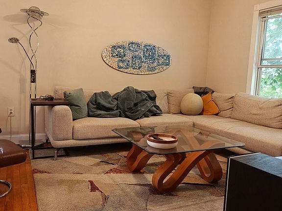 5th image of 48 Orchard St #2