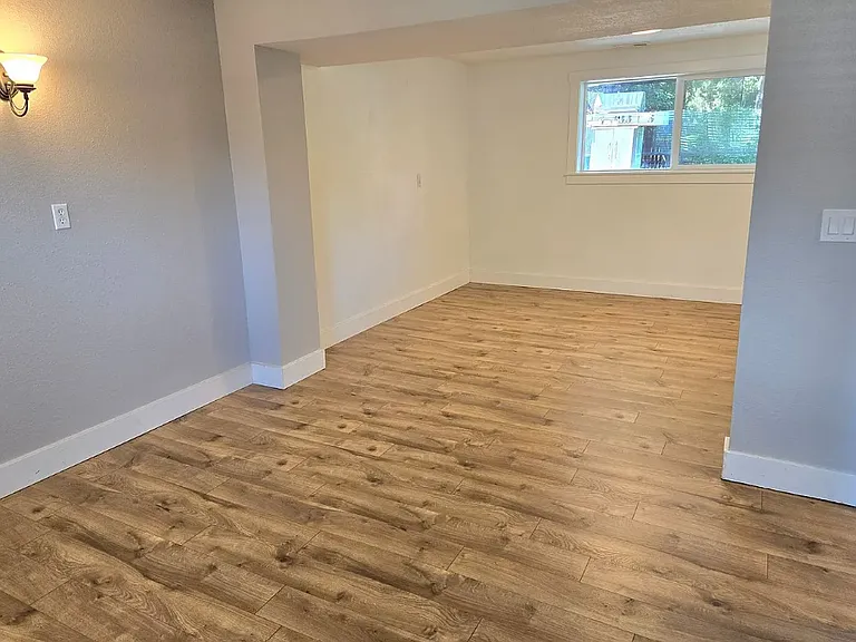300 W Iowa St — Photo 9