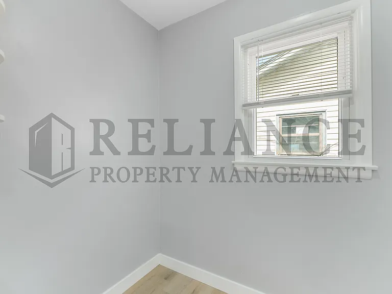 2239 S Millwood Ave — Photo 16