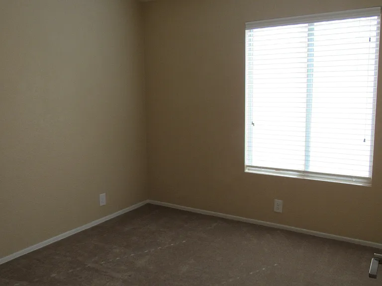 853 E Constitution Dr — Photo 10