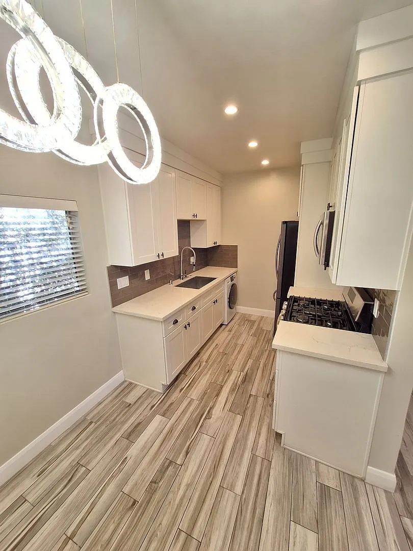 2 bed, 2.0 bath, 850 sqft, $2,850 — Photo 2