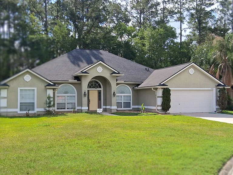 2117 Blue Heron Cove Dr — Photo 1