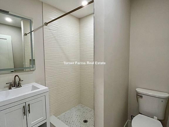 4th image of 147 E Cottage St #1R