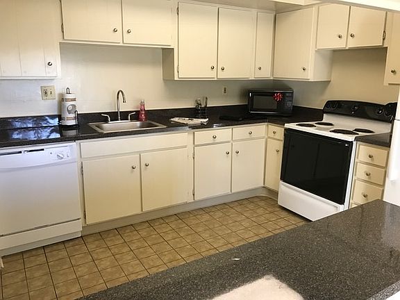 Kitchen with Breakfast Bar