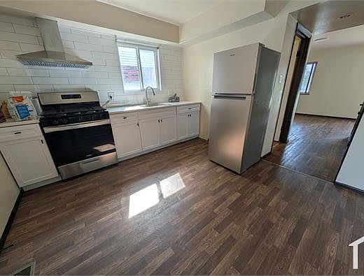 3rd image of 2239 University St