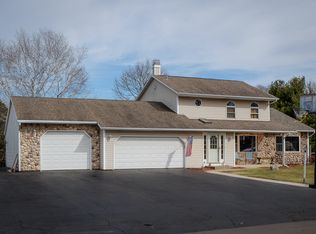 14N649 Oliver Dr, Elgin, IL 60124