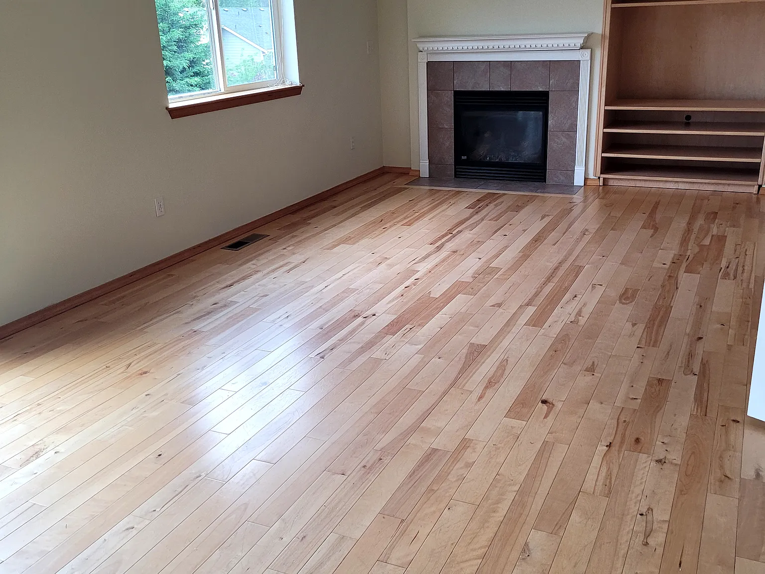 4 bed, 2.5 bath, 2042 sqft, $3,100 — Photo 4