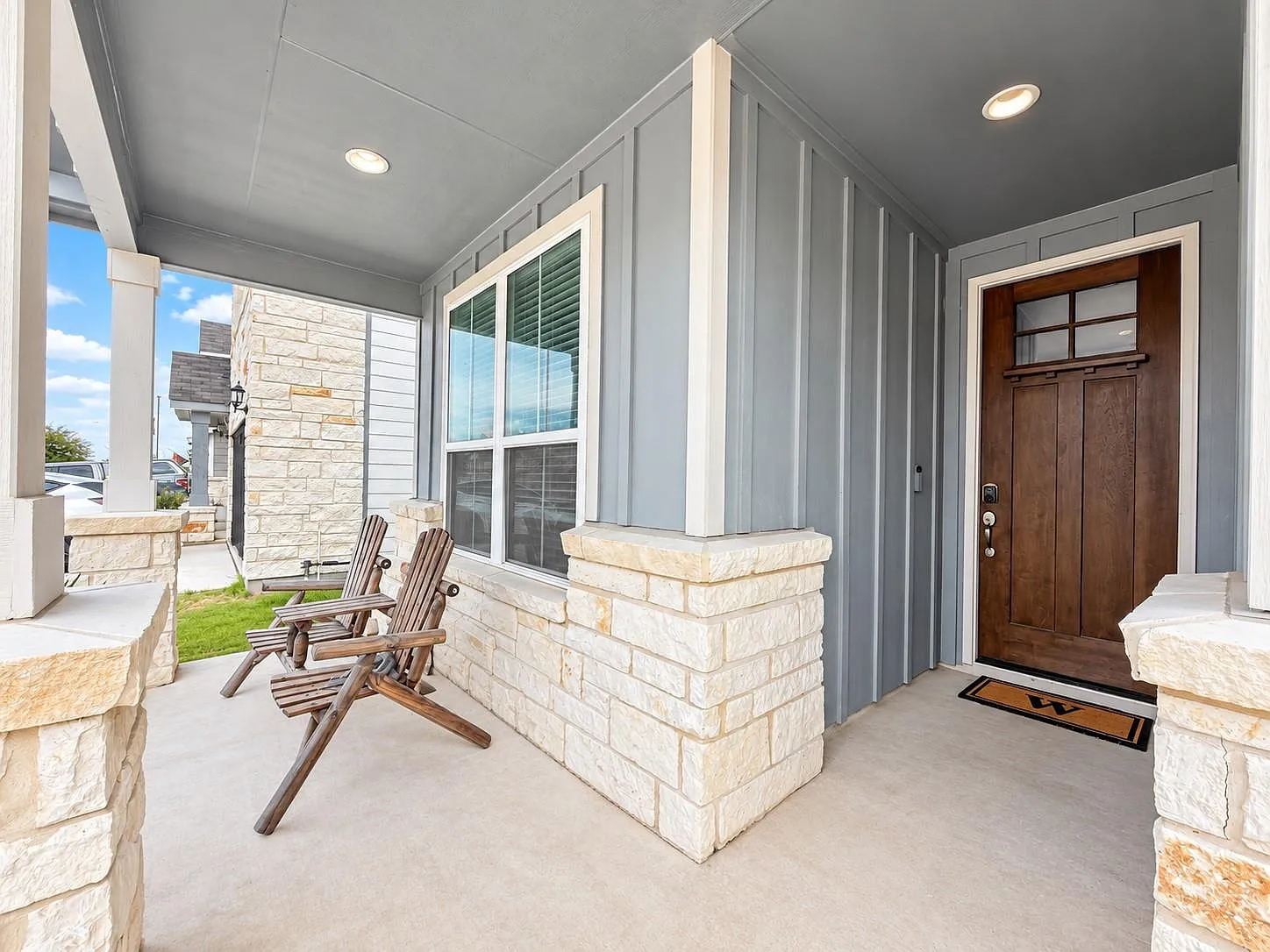4 bed, 3.0 bath, 2411 sqft, $1,995 — Photo 2