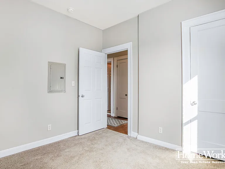1009 E Jefferson Blvd — Photo 14