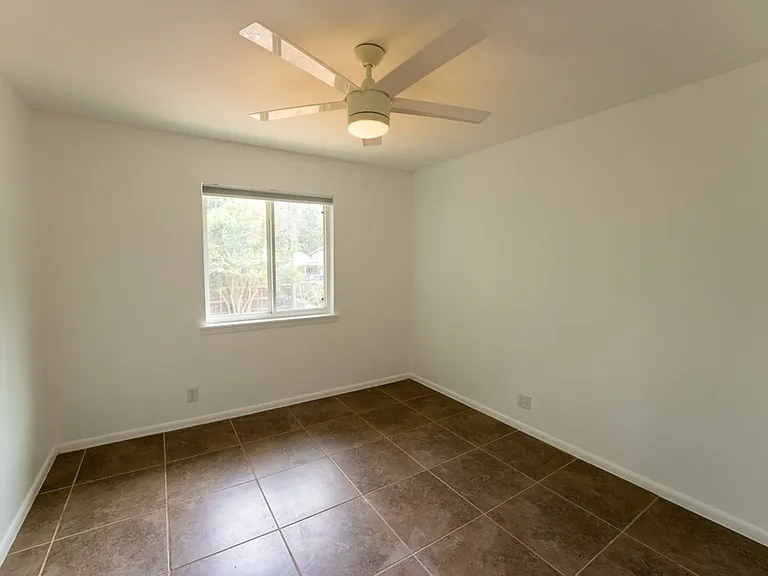 1307 Berkshire Dr — Photo 21
