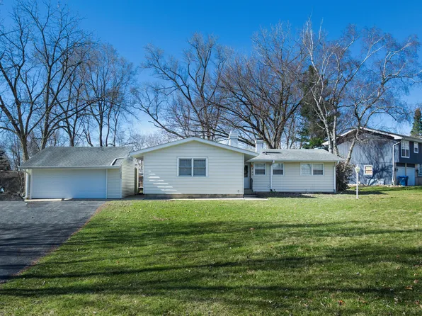 3005 Green Meadow Ln, Cary, IL 60013